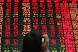 Thị trường chứng khoán rực lửa, VN-Index “bốc hơi” hơn 7 điểm