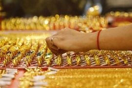 Sáng 15/5: Giá vàng nhẫn, vàng SJC giảm mạnh
