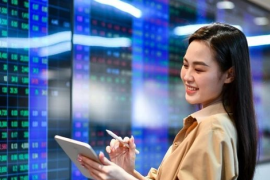 Cổ phiếu bất động sản nổi sóng, VN-Index vượt mốc 1.330 điểm