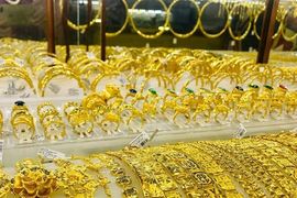 Sáng 10/6: Giá vàng thế giới giảm, vàng trong nước tiếp tục “bất động”