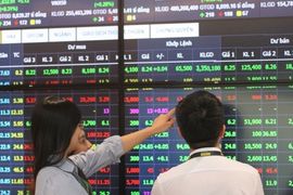 Thoát hiểm bất thành phút cuối, VN-Index giảm nhẹ gần 1 điểm