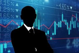 Chủ tịch một doanh nghiệp niêm yết muốn chuyển cho vợ con lượng cổ phiếu trị giá hàng trăm tỷ đồng?