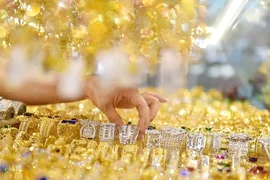 Giá vàng nhẫn, vàng SJC ngày 7/6 giảm sâu, giá vàng thế giới rơi tự do
