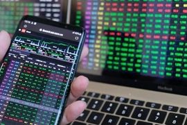 Cổ phiếu bất động sản “tím lịm”, VN-Index bứt phá vượt 1.490 điểm
