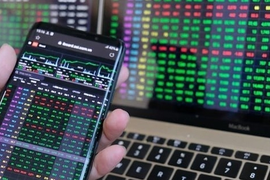 Cổ phiếu bất động sản “tím lịm”, VN-Index bứt phá vượt 1.490 điểm