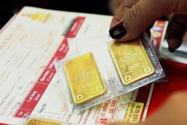 Vàng miếng SJC tiếp tục duy trì vùng giá cao, sát mốc 121 triệu đồng