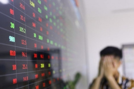 Nhà đầu tư ồ ạt “chốt lời”, VN-Index “bốc hơi” hơn 12 điểm