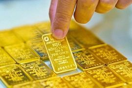 Sáng 22/7: Giá vàng thế giới ''nổi sóng", vàng trong nước tăng vọt