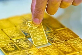 Sáng 22/7: Giá vàng thế giới ''nổi sóng", vàng trong nước tăng vọt