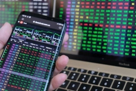 Thanh khoản “bùng nổ”, VN-Index vượt mốc 1.430 điểm
