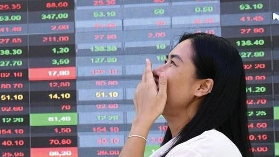 VN-Index tăng liền 8 phiên, cổ phiếu chứng khoán - bảo hiểm - bất động sản “đua nhau” bứt phá