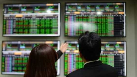 Cổ phiếu ngân hàng đua nhau “kịch trần”, VN-Index bứt phá vượt 1.640 điểm