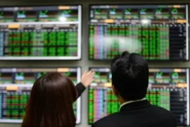 Cổ phiếu ngân hàng đua nhau “kịch trần”, VN-Index bứt phá vượt 1.640 điểm