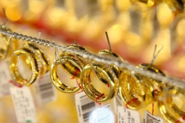 Sáng 20/8: Giá vàng SJC và vàng nhẫn đồng loạt giảm, mất mốc kỷ lục