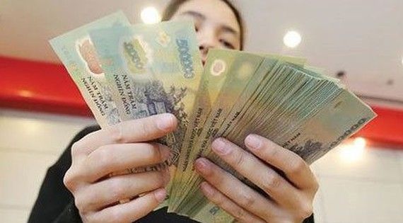 Ngân hàng lớn tiếp tục giảm lãi suất, người gửi tiền 