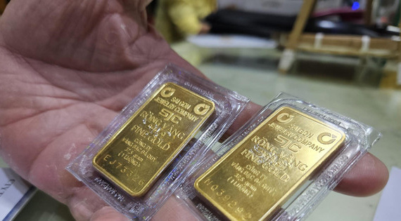 Giá vàng SJC tăng sốc, vượt mốc 77 triệu đồng/lượng