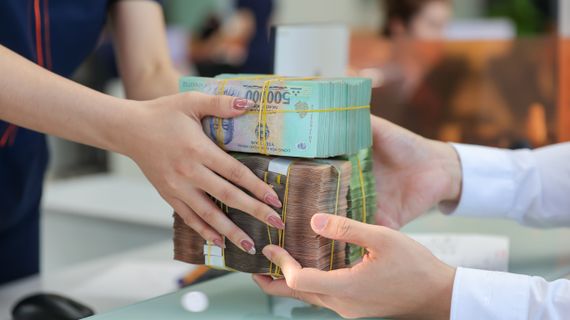 Vì sao tín dụng bất ngờ tăng trưởng âm trong tháng 7?