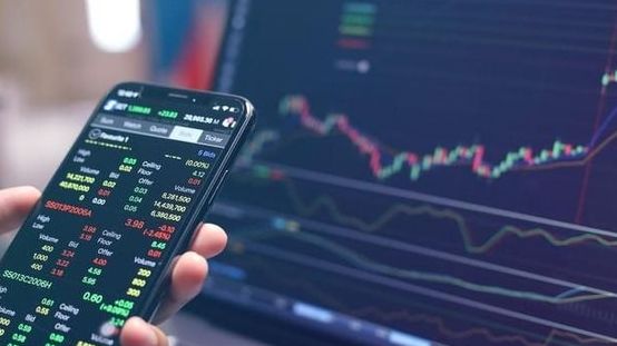 VN-Index vượt mốc 1.250 điểm, cổ phiếu bảo hiểm và công nghệ “thăng hoa”