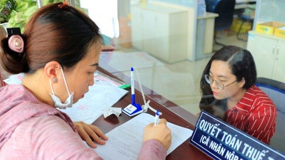 Thu nhập 11 triệu ở Việt Nam phải đóng thuế thu nhập cá nhân, so với các nước khác là cao hay thấp?