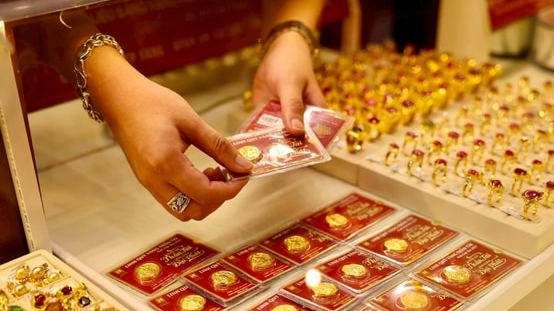 Vàng nhẫn bất ngờ tăng giá, tiến sát giá vàng miếng SJC