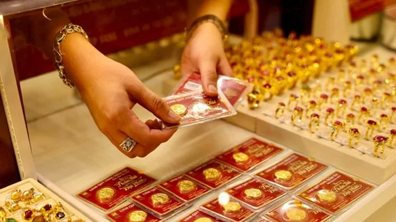 Vàng nhẫn bất ngờ tăng giá, tiến sát giá vàng miếng SJC
