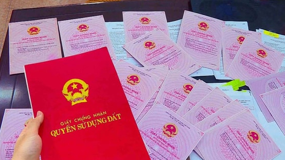 Sang năm 2025, những trường hợp sau sẽ được miễn thuế, phí khi sang tên Sổ đỏ