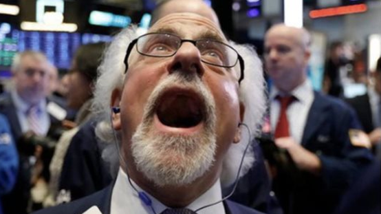 Phiên 4/12: Khối ngoại thẳng tay bán ròng gần 700 tỷ đồng, hai cổ phiếu đầu ngành bị 