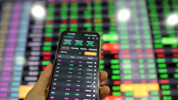 Dragon Capital: Cổ phiếu có thể mang lại lợi nhuận tốt hơn so với các tài sản khác trong năm 2024