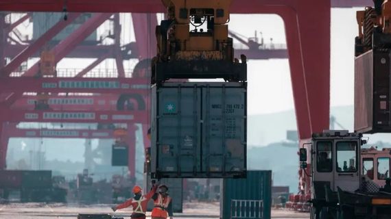 Châu Âu và Mỹ lo ngại khi hàng Trung Quốc giá rẻ bán mạnh ra thị trường thế giới