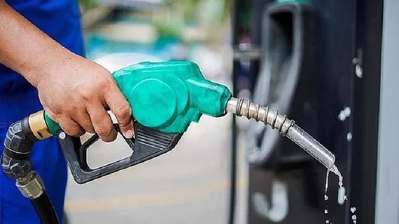 Giá xăng giảm… 20 đồng/lít