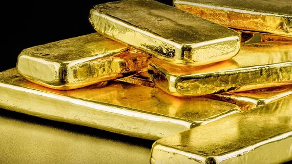 Giá vàng thế giới chạm ngưỡng 2.450,07 USD/ounce trong phiên và sau đó hạ nhiệt đà tăng