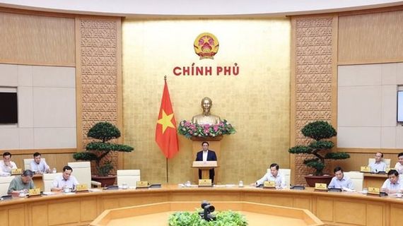 Thủ tướng chỉ đạo không tăng giá các mặt hàng đột ngột, cùng thời điểm tăng lương