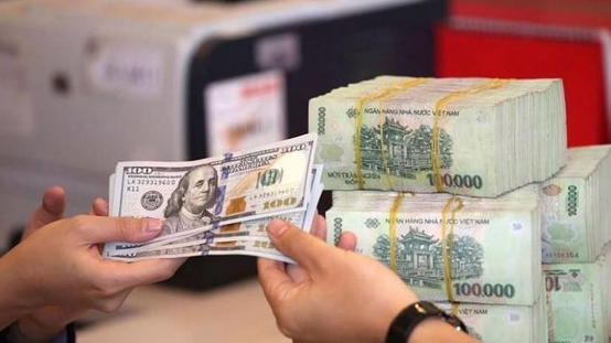 Vì sao tỷ giá ngân hàng tăng mạnh, vượt giá USD tự do