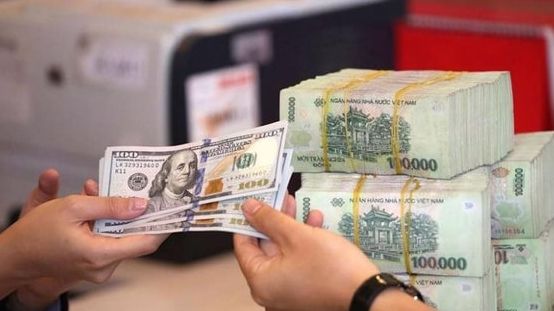 Vì sao tỷ giá ngân hàng tăng mạnh, vượt giá USD tự do
