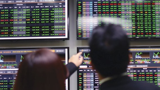 Cổ phiếu “vua” dẫn dắt thị trường, VN-Index vượt mốc 1.270 điểm