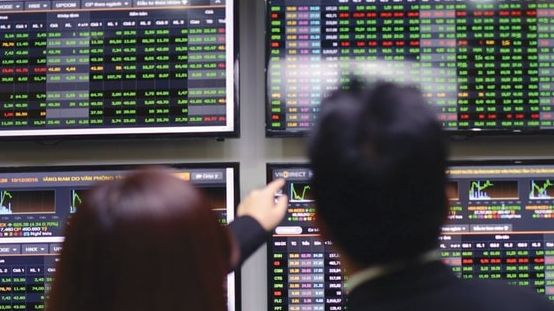 Cổ phiếu “vua” dẫn dắt thị trường, VN-Index vượt mốc 1.270 điểm