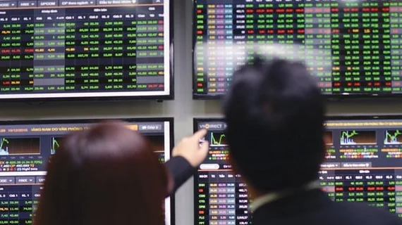 Cổ phiếu “vua” dẫn dắt thị trường, VN-Index vượt mốc 1.270 điểm