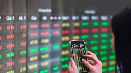 Cổ phiếu ngân hàng giao dịch “bùng nổ”, VN-Index tích lũy thêm hơn 10 điểm