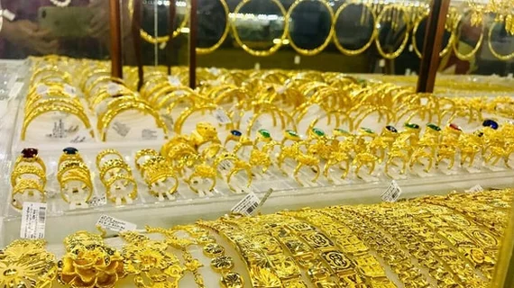 Sáng 10/6: Giá vàng thế giới giảm, vàng trong nước tiếp tục “bất động”