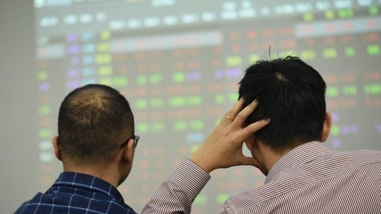 VN-Index thoát hiểm ngoạn mục nhờ cổ phiếu ngân hàng, LDG tiếp đà “thăng hoa”