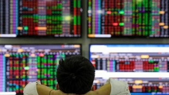 VN-Index “lao dốc” thẳng đứng vào phút cuối, giảm sốc gần 10 điểm