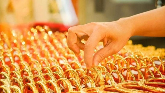 Giá vàng thế giới lao dốc, giá vàng nhẫn trong nước tiếp tục giảm