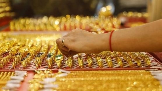 Hôm nay: Giá vàng thế giới lao dốc, giá vàng trong nước tiếp tục neo đỉnh lịch sử
