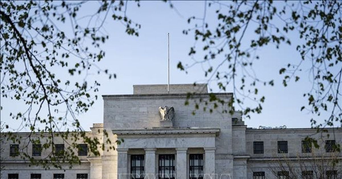 FED tăng lãi suất chương trình cho vay khẩn cấp để ngăn chặn chênh lệch giá